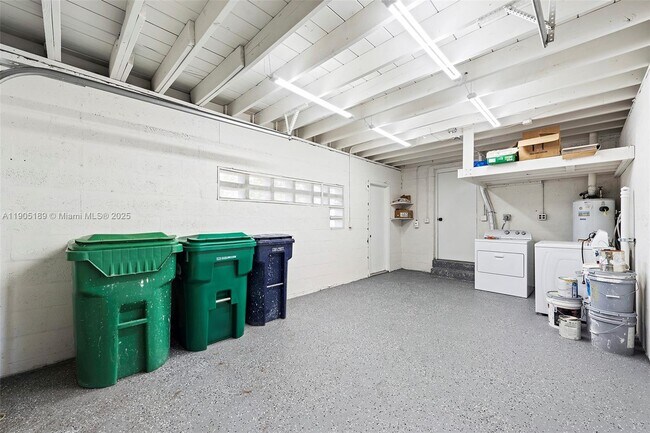 Building Photo - 9411 Jamaica Dr