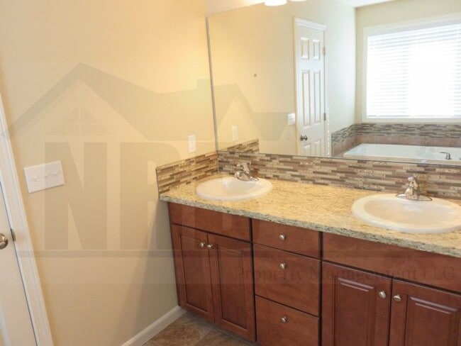 Building Photo - Gorgeous 4 Bedroom home located in Puyallup!