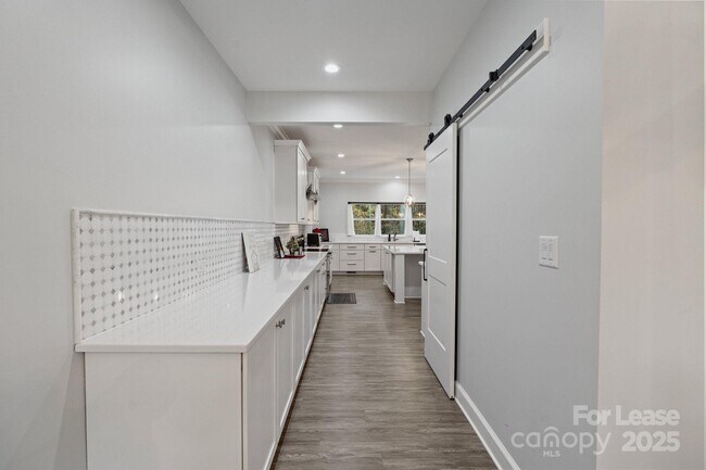 Building Photo - 122 Rutan Ct