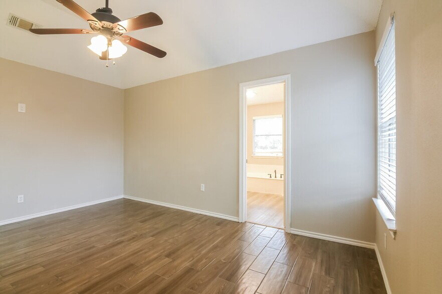 Building Photo - 512 Arbor Ln