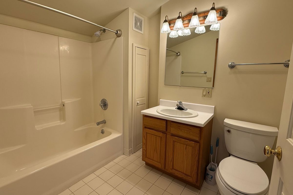 Building Photo - 109 Lake Ave