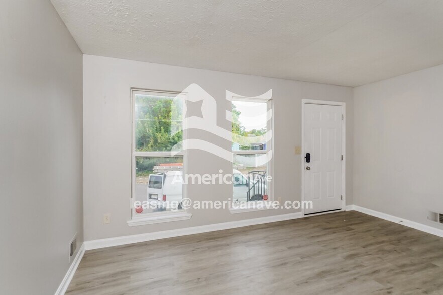 Building Photo - 2116 Griffiths Ave