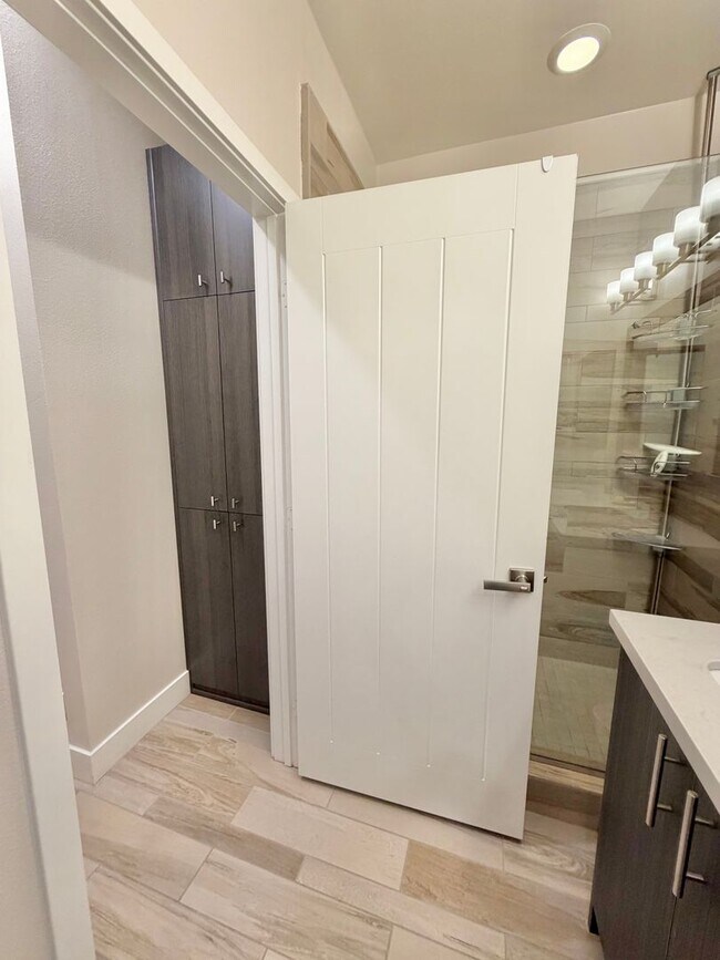 Building Photo - Furnished 3-BR/3-BA Townhouse w/ Giant Roof deck, 2-Car Garage, EV Hookup