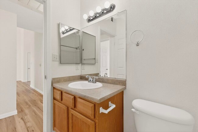 Building Photo - 4200 Ridgeway Ct