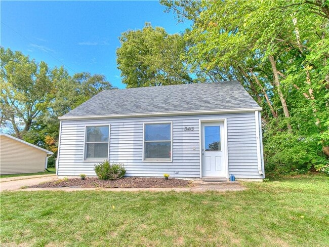 Building Photo - 4 Bedroom Single Family Home