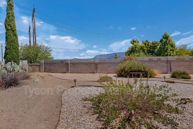 Building Photo - 8301 Cherry Hills Dr NE