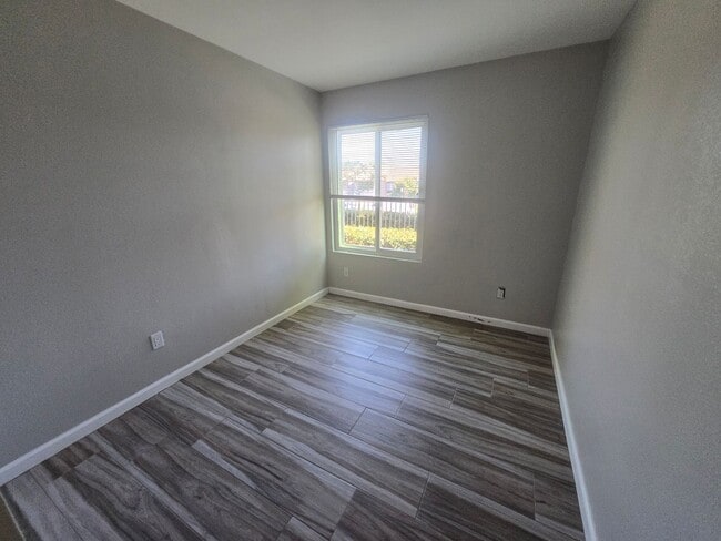Building Photo - 3454 Castle Glen Dr