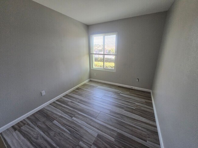 Building Photo - Rare 4BR/2BA Condo in Serra Mesa | 2 Pools, Gym & Covered Parking!