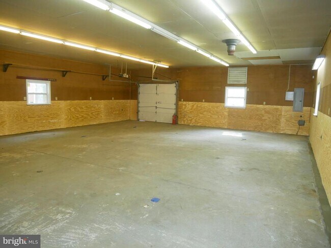 Building Photo - 35600 Sassafras Dr