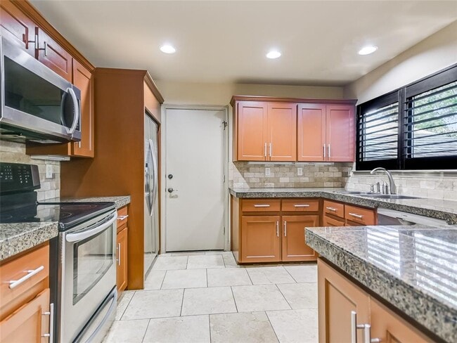 Building Photo - 8347 Summerwood Dr