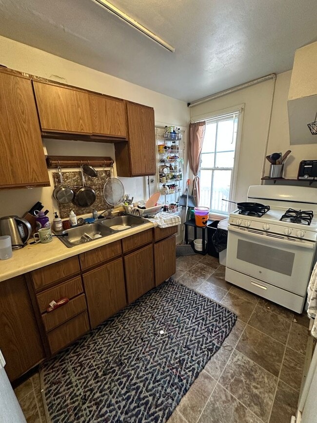 Building Photo - 924 Drake St