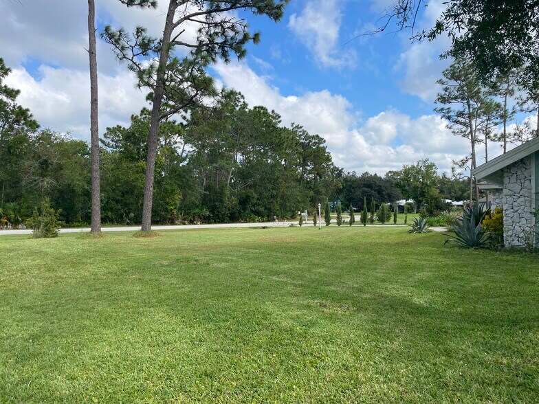 Building Photo - 213 Riverbend Rd