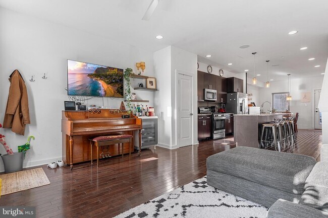 Building Photo - 2013 E York St