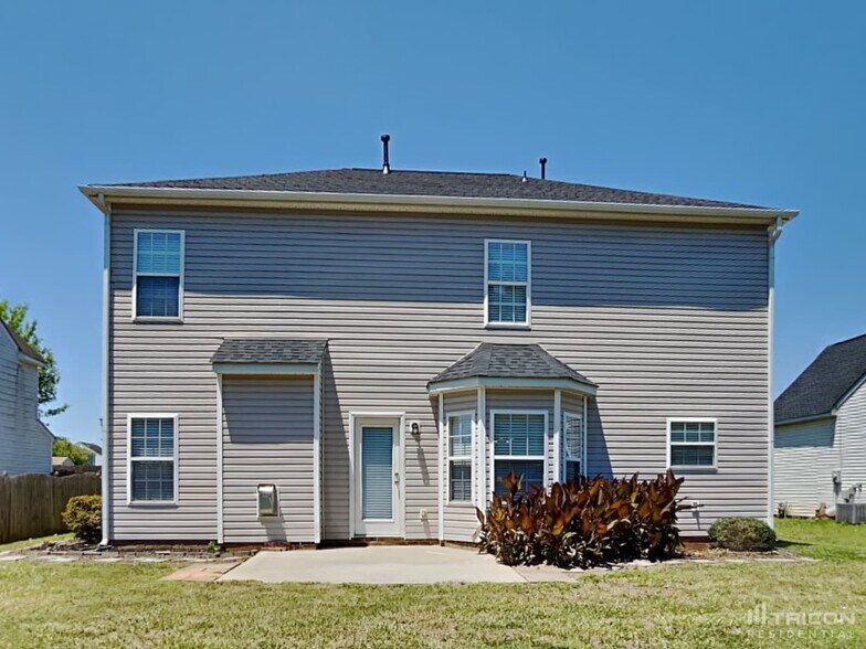 Building Photo - 1001 Southridge Dr