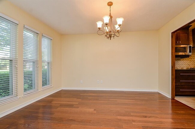 Building Photo - 2731 River Birch Dr