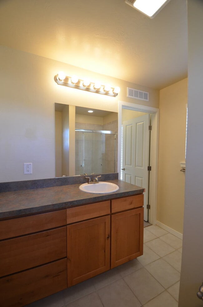 Building Photo - Hardwood floors, Master Suite, Great Storage!