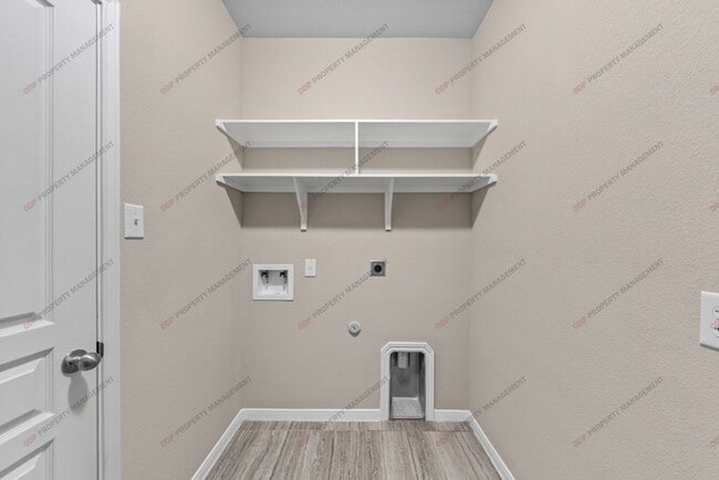 Building Photo - 7601 Park Meadow Dr