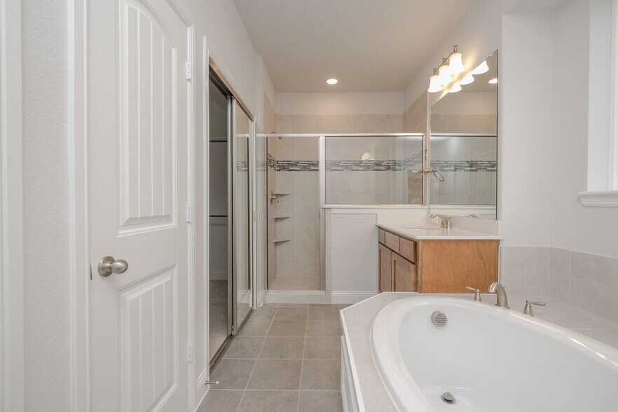 Building Photo - 9322 Middleground Pl