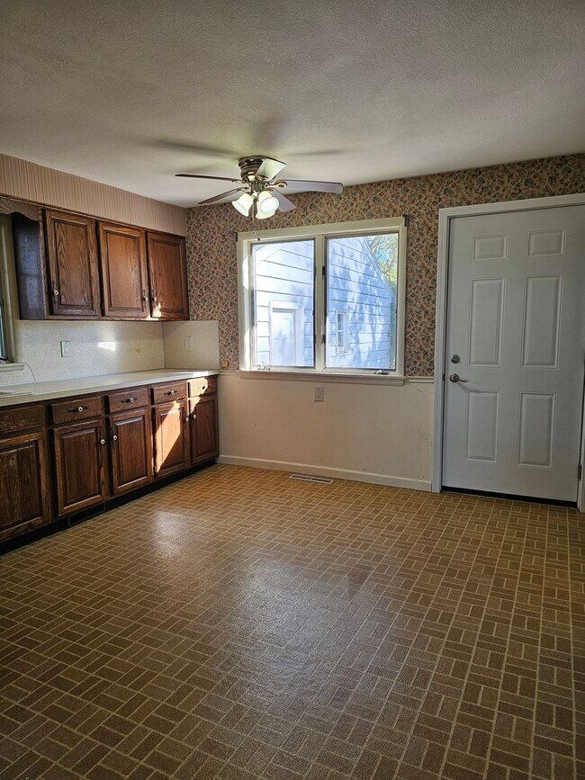 Building Photo - Great Two Bedroom Home in Haskins