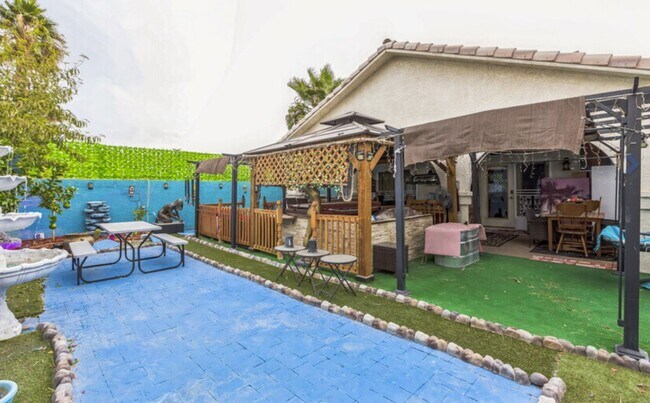 Building Photo - Fully Furnished Luxury Home with Solar