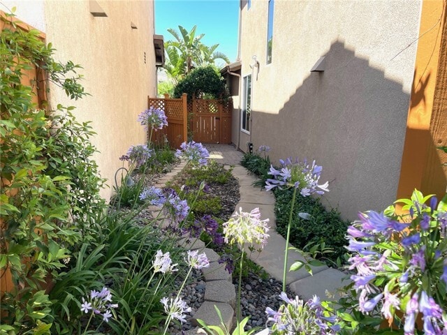 Building Photo - 8835 Fallbrook Way