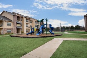 Building Photo - Majors Place