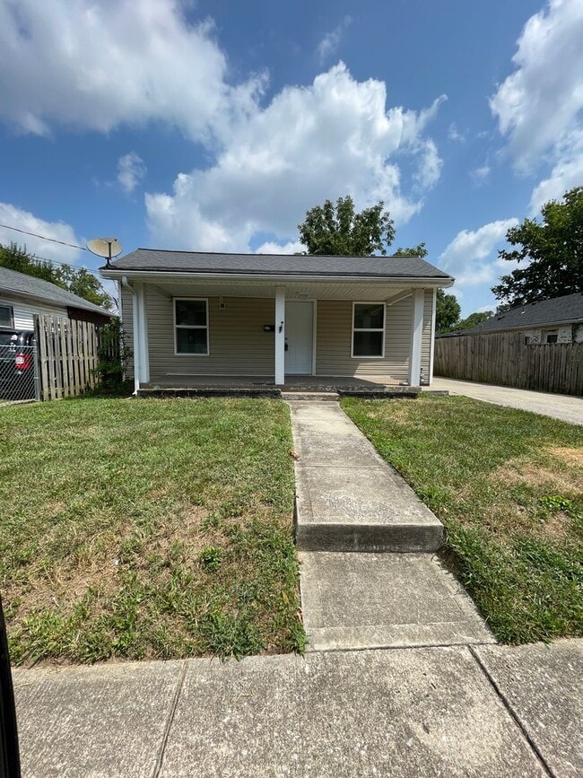 Building Photo - Beautiful Home In Kenwick with Potential 4...