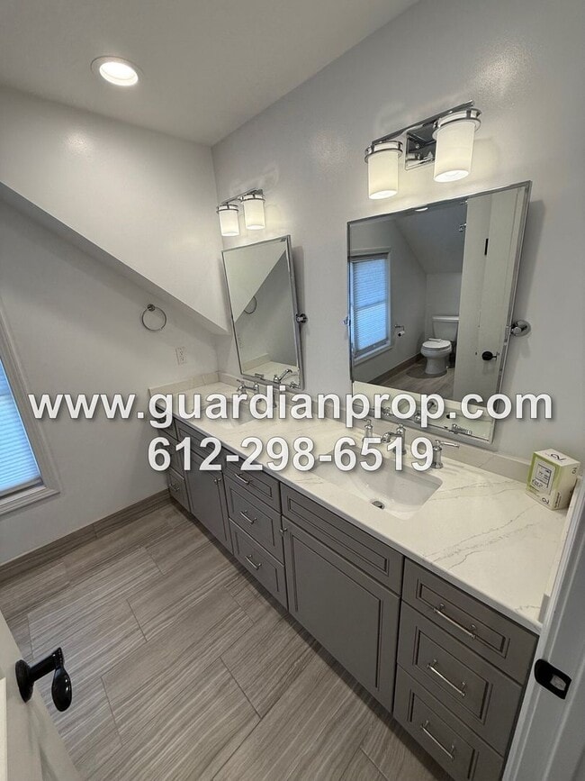 Building Photo - Fully Updated House Available Now, Office,...