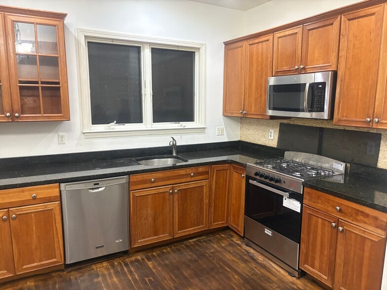 Full eat in kitchen next to your 2nd floor deck - 19 Ackley Pl