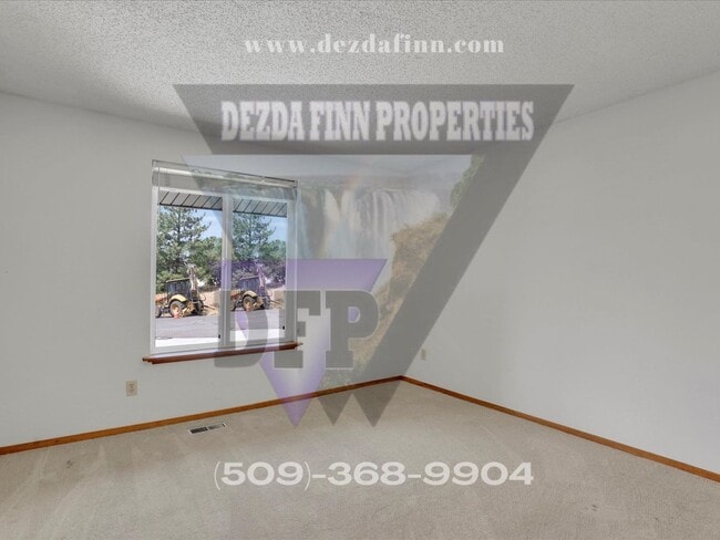 Building Photo - 3,700 sqft of Quiet Luxury & Stunning Views