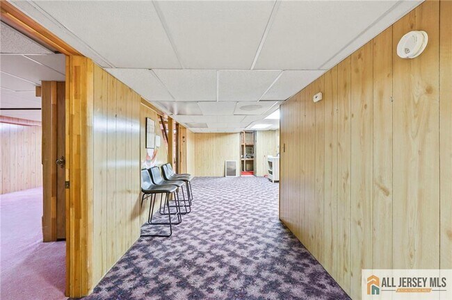 Building Photo - 16 Phyllis Pl