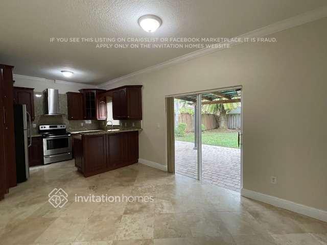 Building Photo - 4601 SW 164th Ct