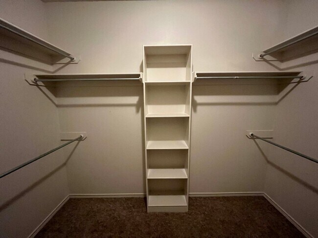 Building Photo - 1105 Preston Trails