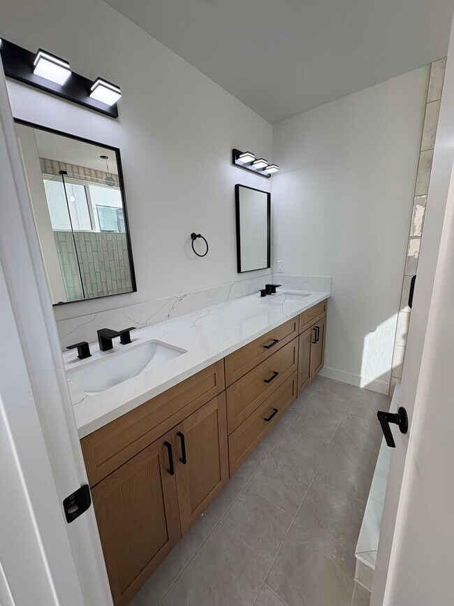 Building Photo - 260 Donax Ave