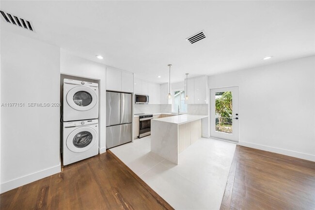 Building Photo - 250 NW 98th St