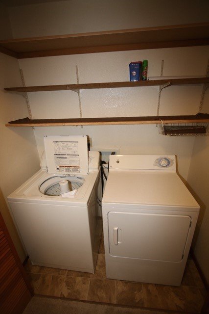 Building Photo - 2 Bedroom Condo on a Lake!