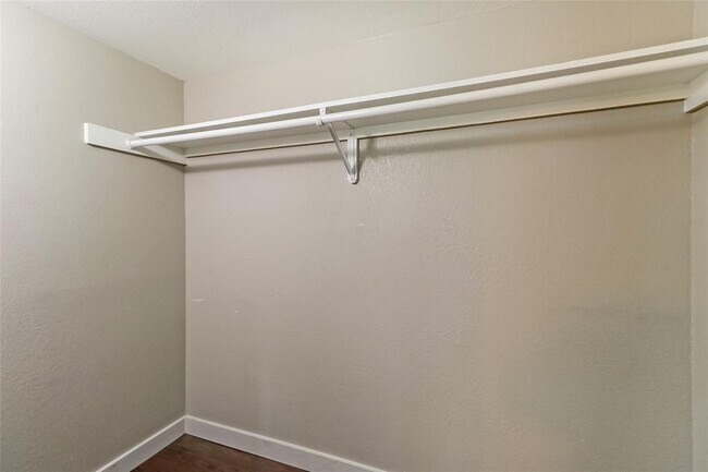 Building Photo - 7202 Twin Crest Dr