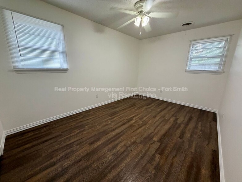 Building Photo - 3 Cowden Ct