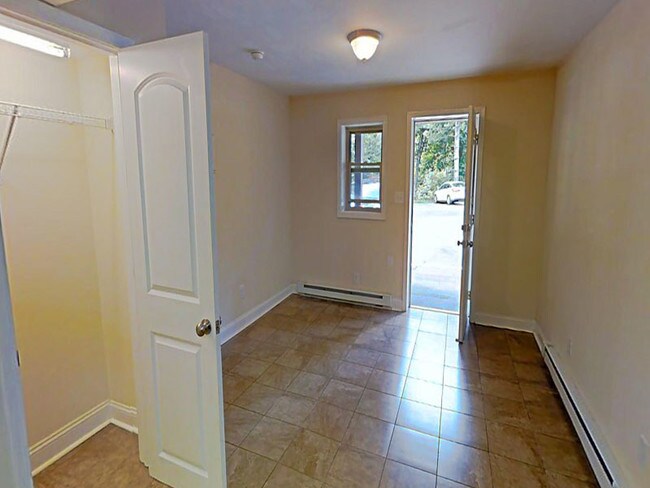 Building Photo - Summit Woods Apts.; Close to App!
