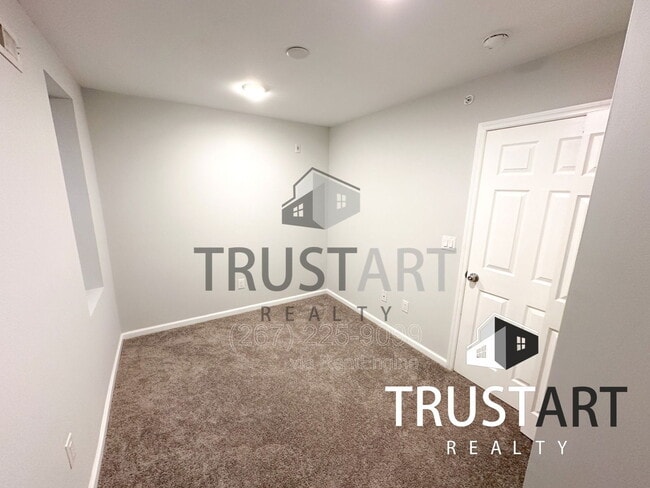 Building Photo - 2404 W Thompson St