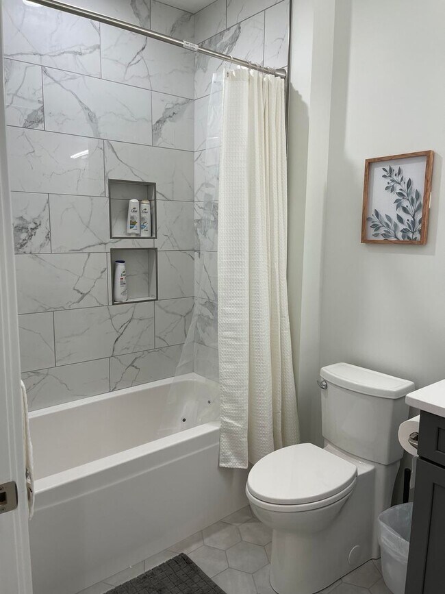 Building Photo - **  AVAILABLE AUGUST 2026  **  Beautiful Downtown Apartment with Private Rooftop Deck  Call to in...