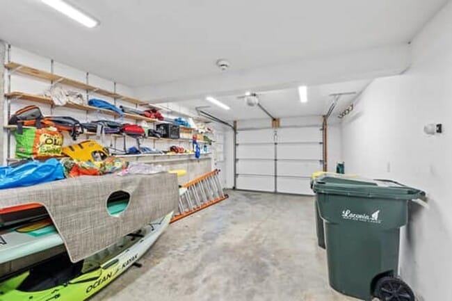 Building Photo - Spacious & Comfortable 4 Bedroom House - C...