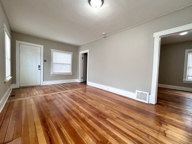 Building Photo - Three Bedroom Home in Muskegon