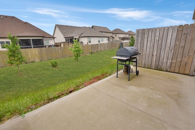 Building Photo - Pet Friendly Two Bedroom!