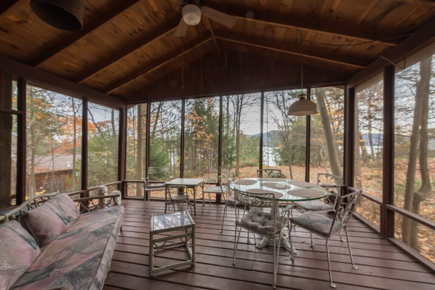 Building Photo - 4168 Lake Shore Dr