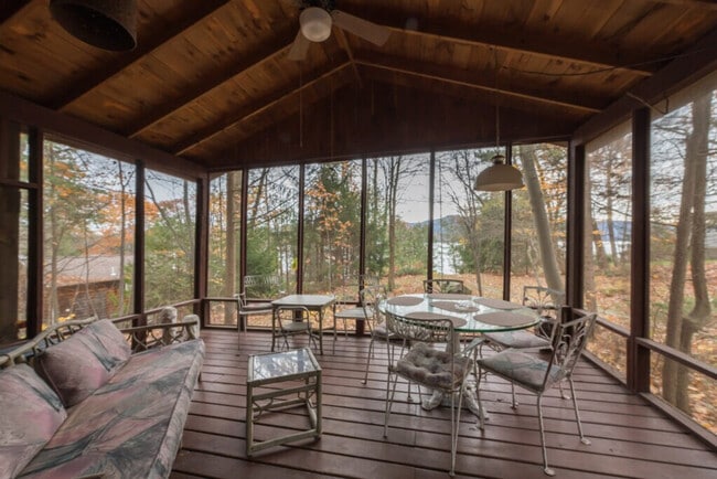 Building Photo - 4168 Lake Shore Dr