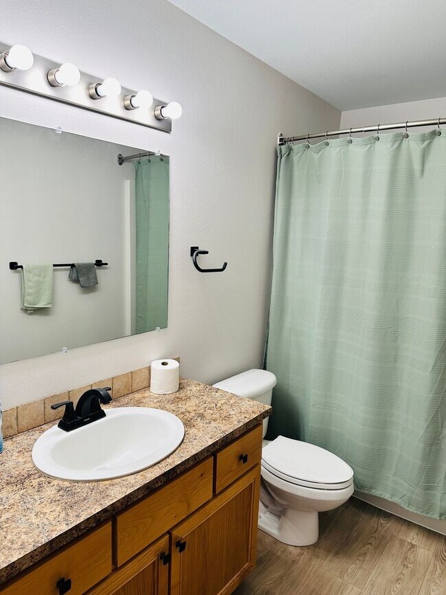 Building Photo - Charming Condo in Terrific Salmon Creek Location
