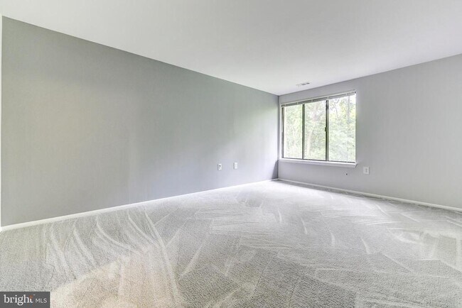 Building Photo - 18110 Chalet Dr