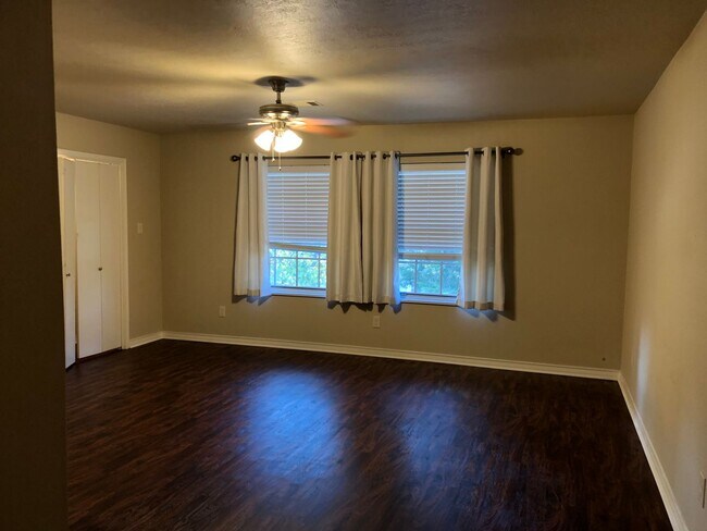 Building Photo - 1401 Ave O