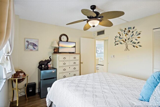 Building Photo - 9940 S Ocean Dr